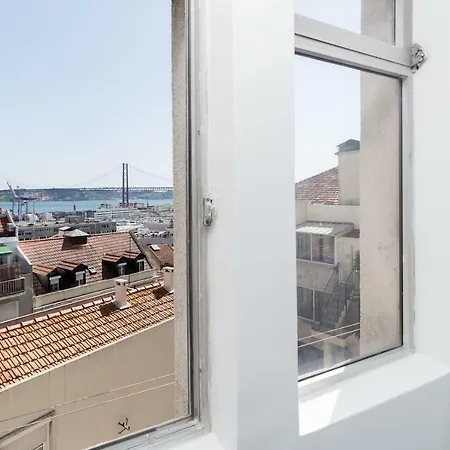 Olá Lisbon - Lapa with Panoramic View II Apartamento Exterior foto